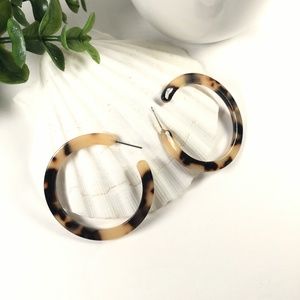 Leopard Resin Tortoise Shell Hoop Earrings (Sm.)
